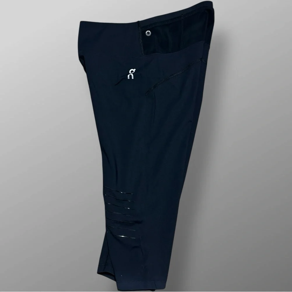 On Running Women Trail Tights Cropped Leggings M Black Pockets Knee Grippers - Picture 6 of 10